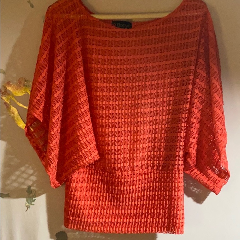 Body central overlay top
